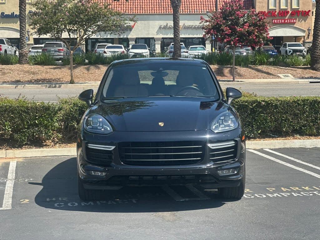 2016 Porsche Cayenne GTS - Photo 2