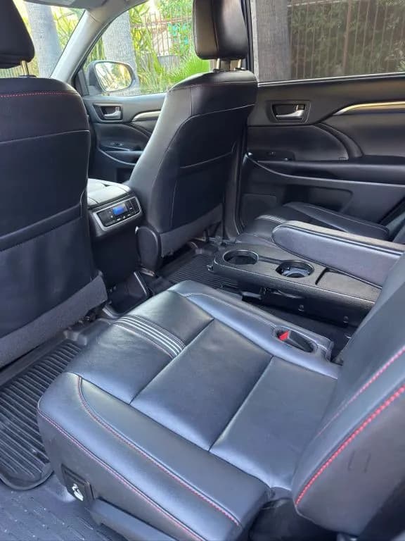 2019 Toyota Highlander SE - Photo 11