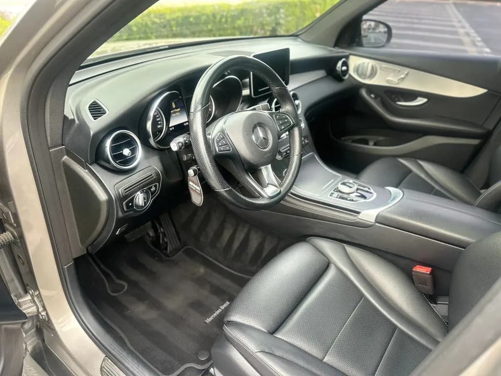 2019 Mercedes-Benz GLC 10