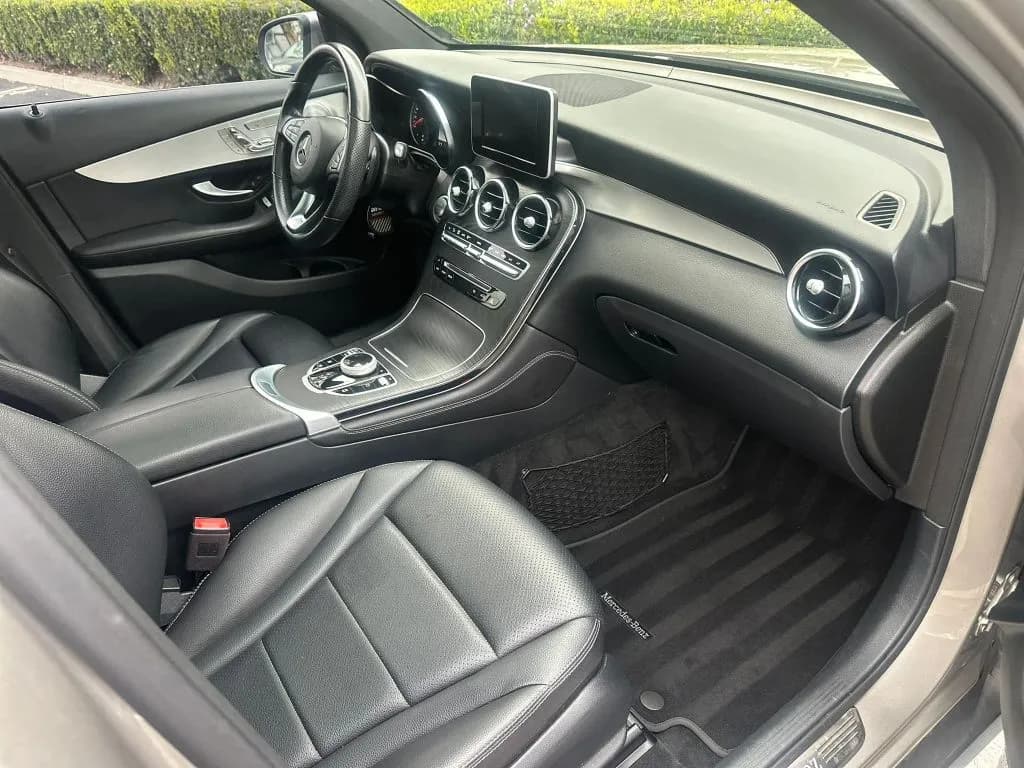 2019 Mercedes-Benz GLC 14