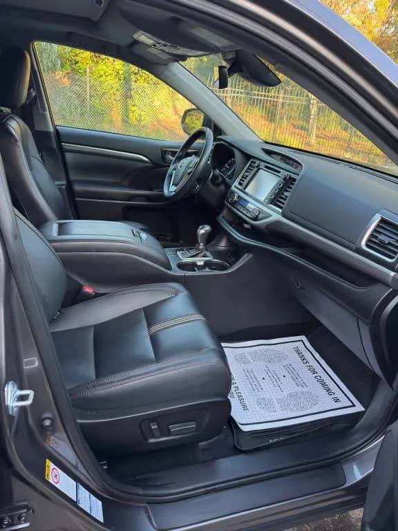 2019 Toyota Highlander SE - Photo 7
