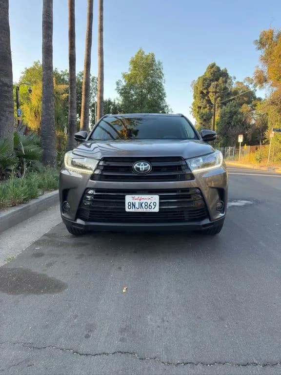 2019 Toyota Highlander SE - Photo 2