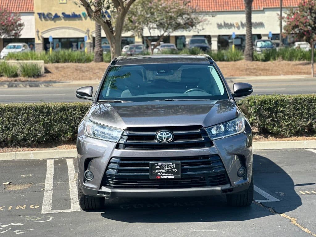 2019 Toyota Highlander SE - Photo 2