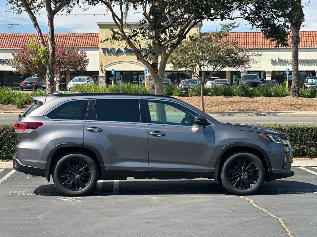 2019 Toyota Highlander SE - Photo 4