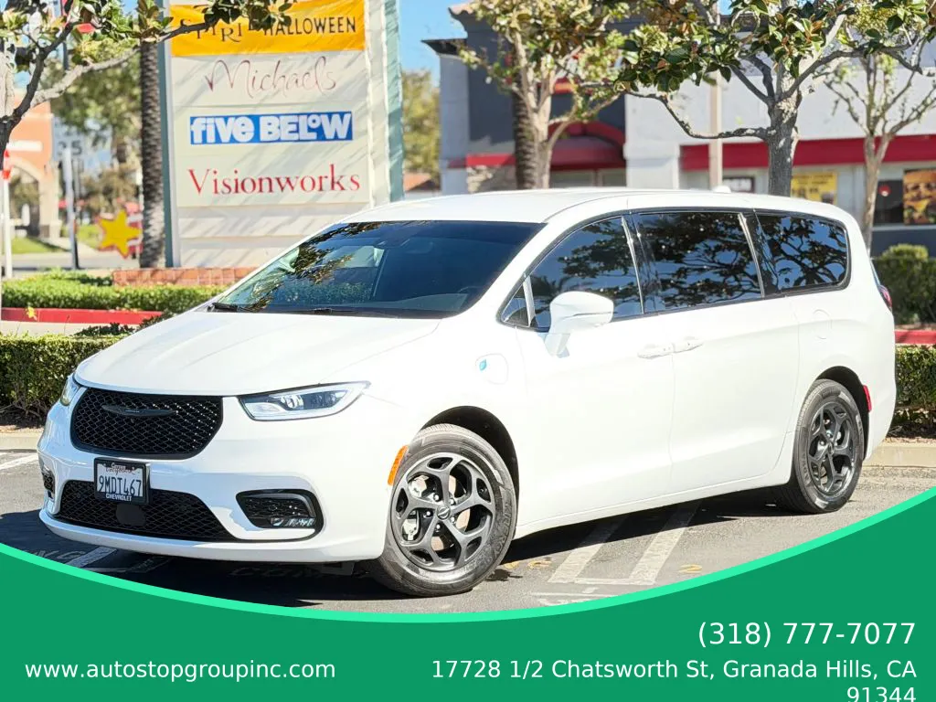 2022 Chrysler Pacifica Hybrid Touring L's photo